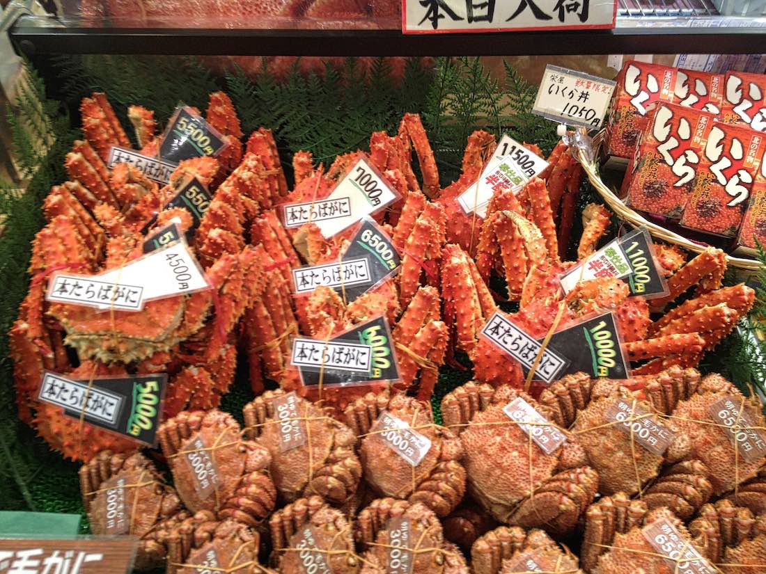 tsukiji-market-crabs